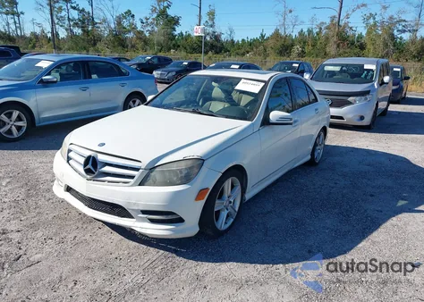 2011 Mercedes-Benz C 300 Luxury/Sport из США, поврежденный, VIN WDDGF5EB1BA468679